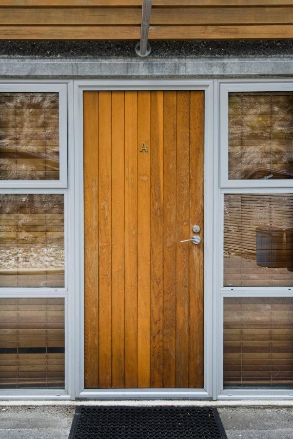 Lakeside Luxury With Spa Queenstown Exterior photo